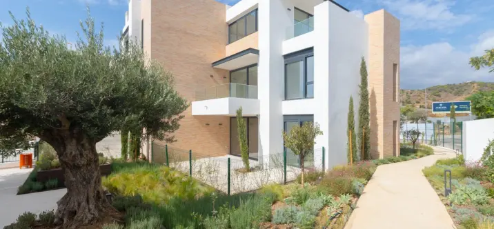 Venta de apartamento en planta media en Estepona 0