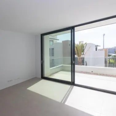 Venta de apartamento en planta media en Estepona