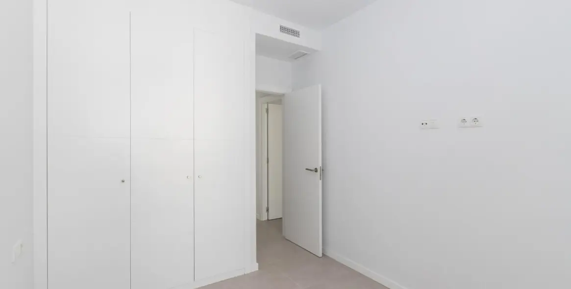 Venta de apartamento en planta media en Estepona 7