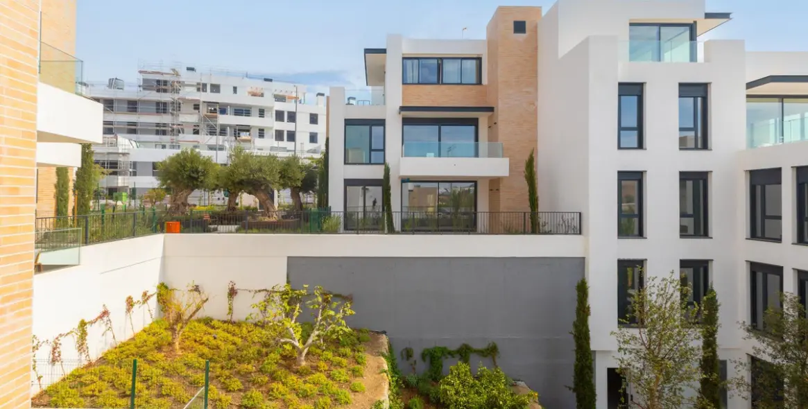Venta de apartamento en planta media en Estepona 11