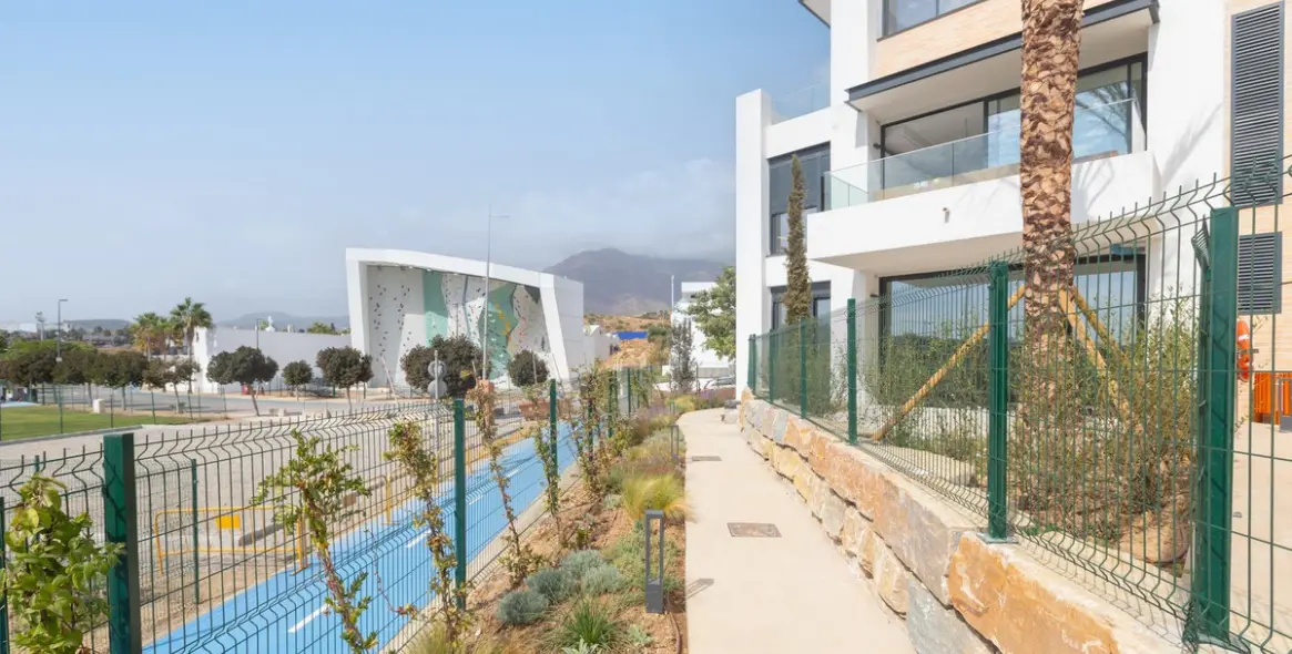 Venta de apartamento en planta media en Estepona 14