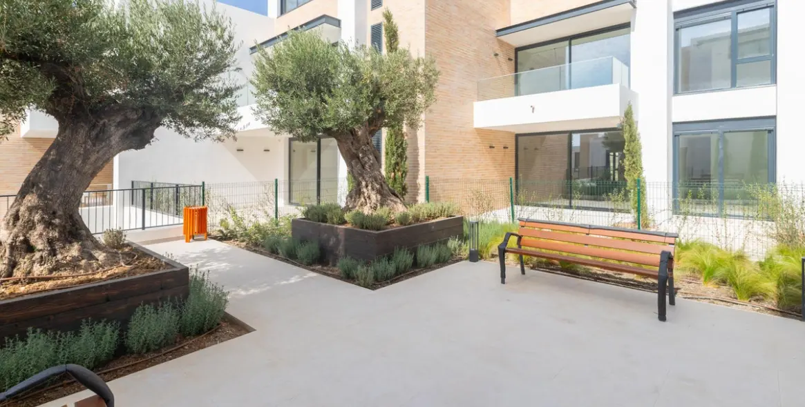 Venta de apartamento en planta media en Estepona 16