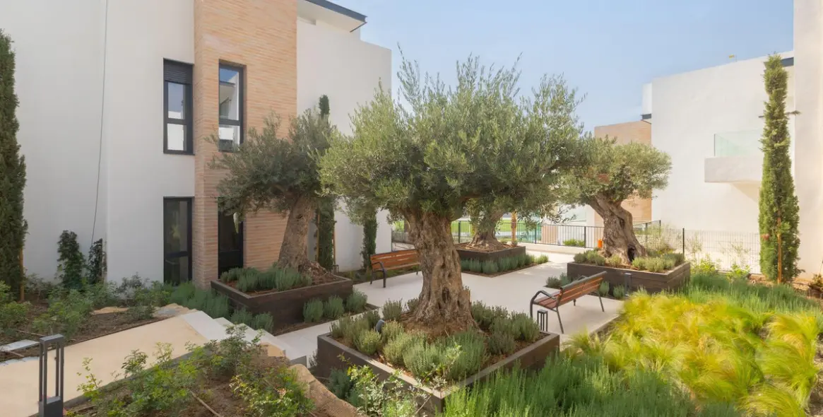 Venta de apartamento en planta media en Estepona 27