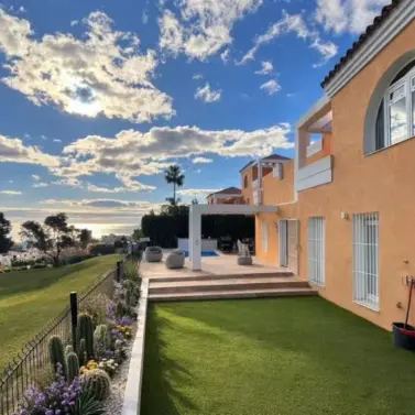 Продажа апартаментов на первом этаже в Manilva