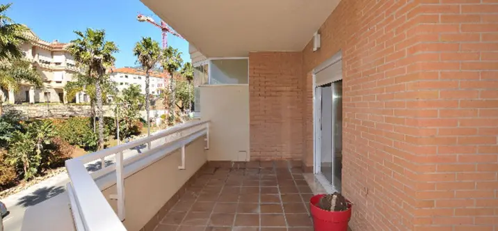 Продажа апартаментов на среднем этаже в Torrequebrada 1