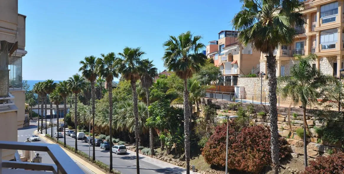 Продажа апартаментов на среднем этаже в Torrequebrada 3