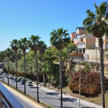 Продажа апартаментов на среднем этаже в Torrequebrada