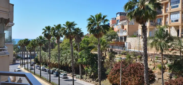 Продажа апартаментов на среднем этаже в Torrequebrada 2