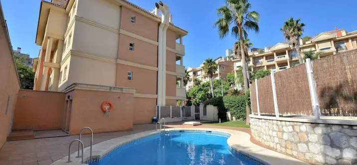 Продажа апартаментов на среднем этаже в Torrequebrada 3