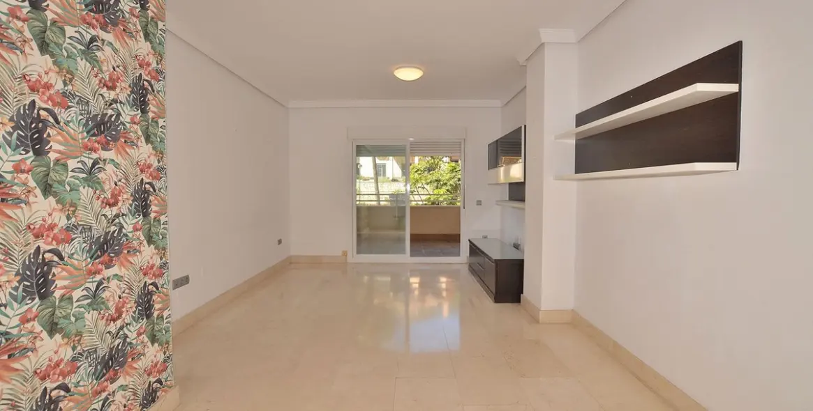 Продажа апартаментов на среднем этаже в Torrequebrada 6