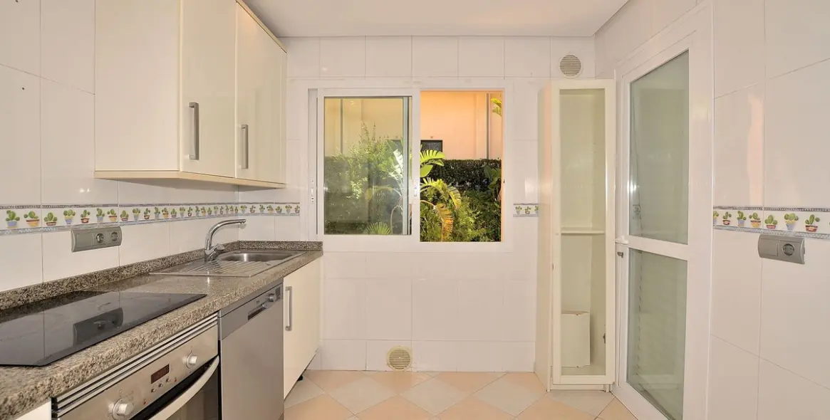 Продажа апартаментов на среднем этаже в Torrequebrada 10