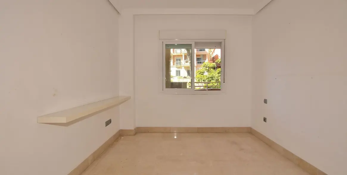 Продажа апартаментов на среднем этаже в Torrequebrada 13