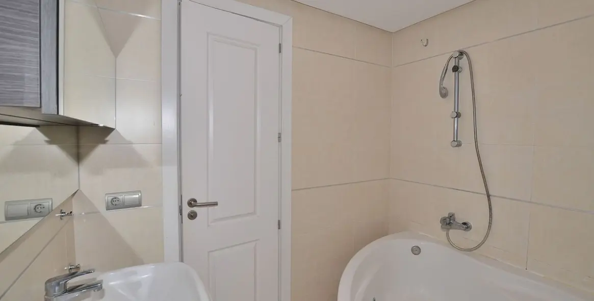 Продажа апартаментов на среднем этаже в Torrequebrada 15