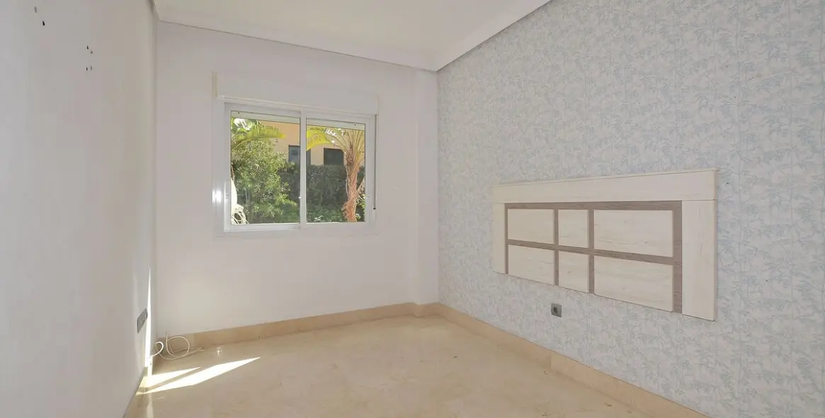 Продажа апартаментов на среднем этаже в Torrequebrada 16