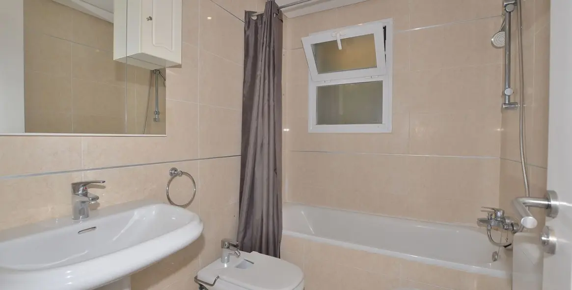 Продажа апартаментов на среднем этаже в Torrequebrada 18