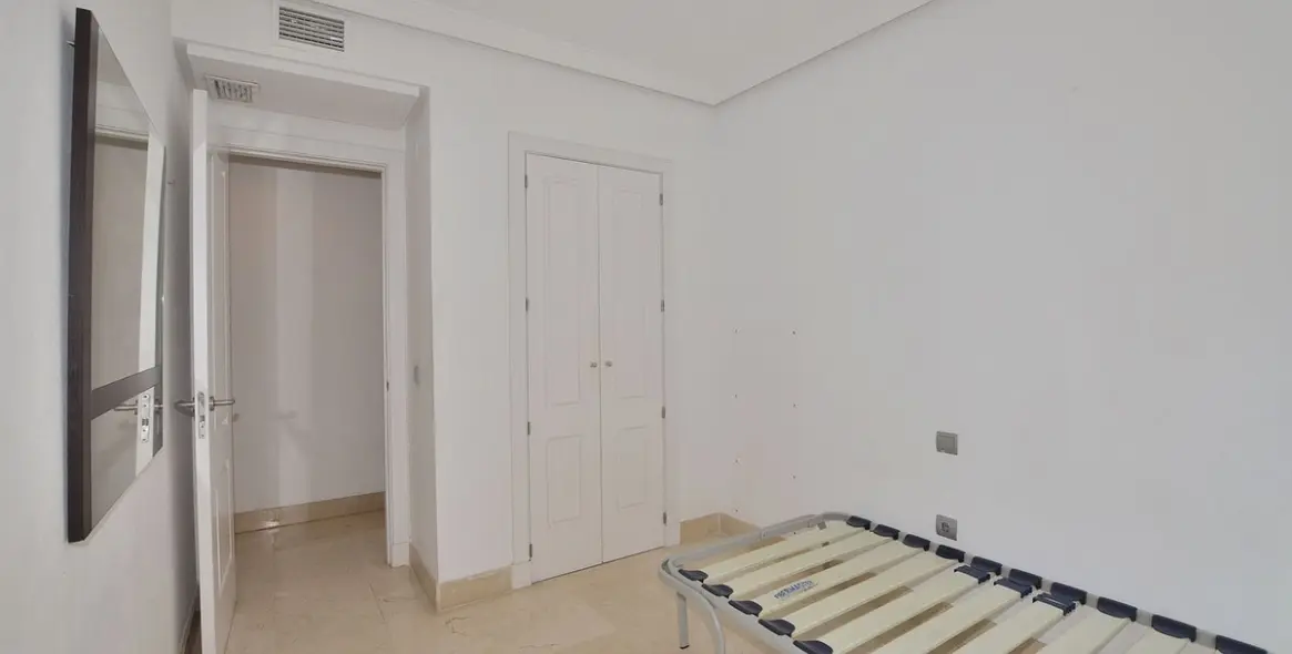 Продажа апартаментов на среднем этаже в Torrequebrada 20