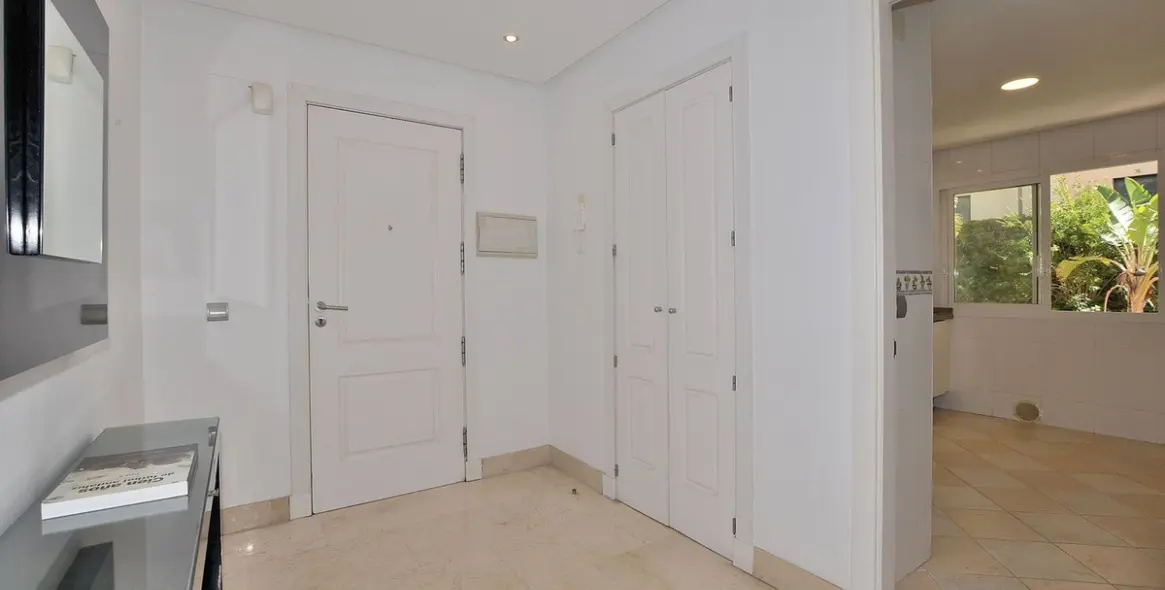 Продажа апартаментов на среднем этаже в Torrequebrada 21