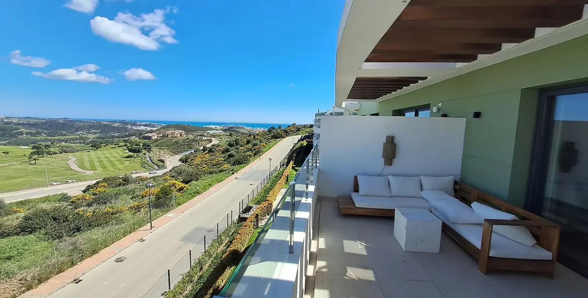 Sale of middle floor apartment in Calanova Golf 2