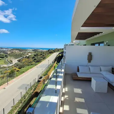 Sale of middle floor apartment in Calanova Golf