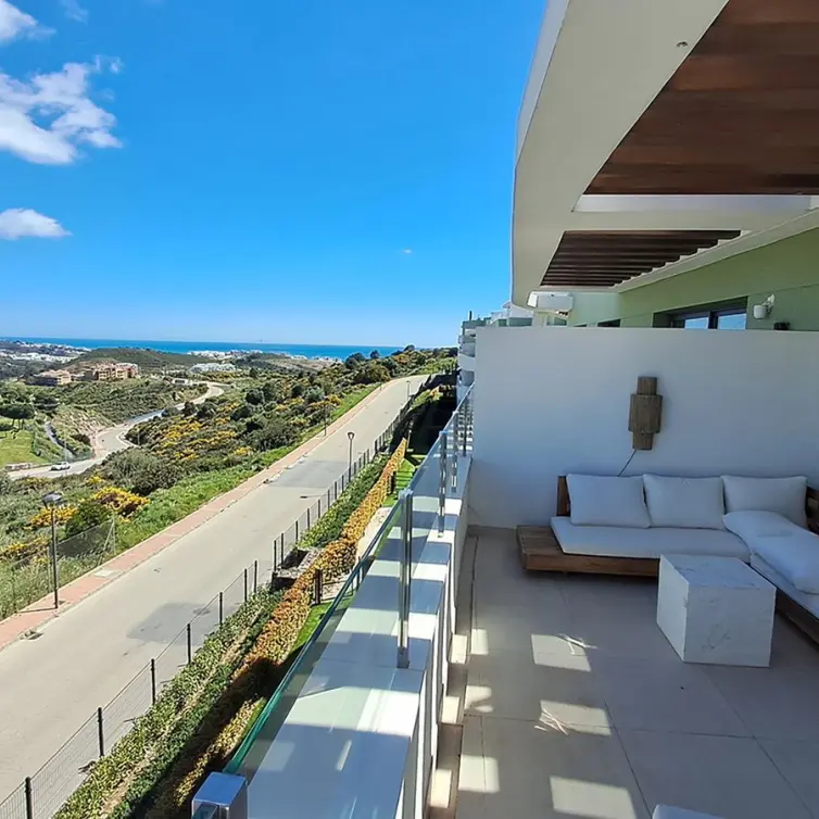 Продажа апартаментов на среднем этаже в Calanova Golf