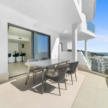 Sale of middle floor apartment in Fuengirola