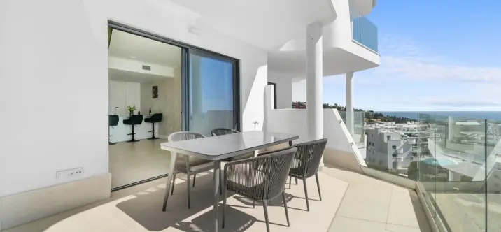 Sale of middle floor apartment in Fuengirola 0