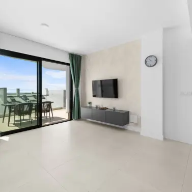 Sale of middle floor apartment in Fuengirola