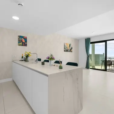 Sale of middle floor apartment in Fuengirola