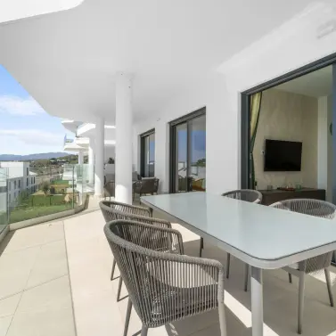 Sale of middle floor apartment in Fuengirola