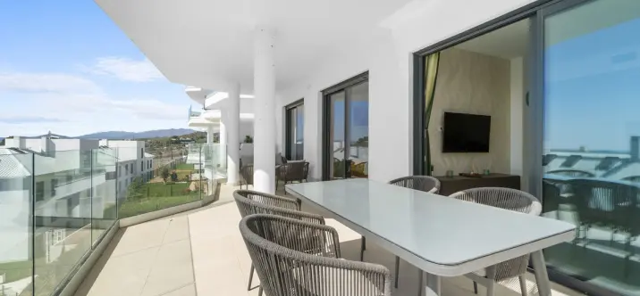 Sale of middle floor apartment in Fuengirola 3