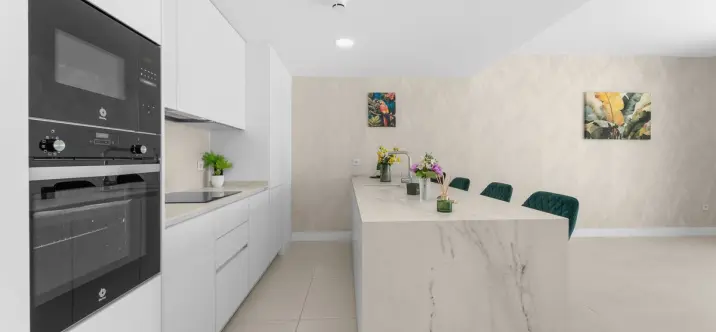 Sale of middle floor apartment in Fuengirola 4