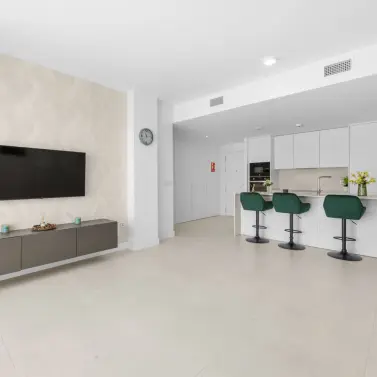 Sale of middle floor apartment in Fuengirola