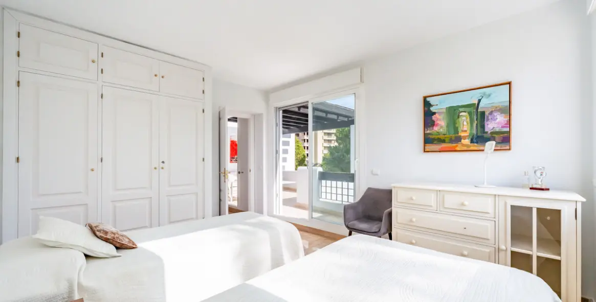 Продажа апартаментов на среднем этаже в Río Real 7