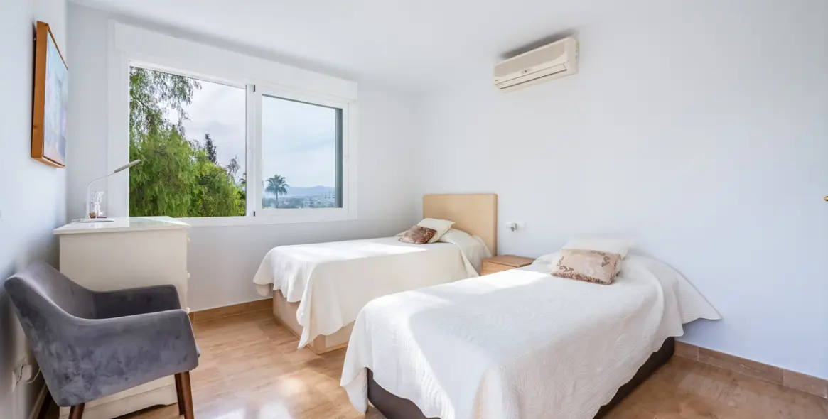 Продажа апартаментов на среднем этаже в Río Real 9