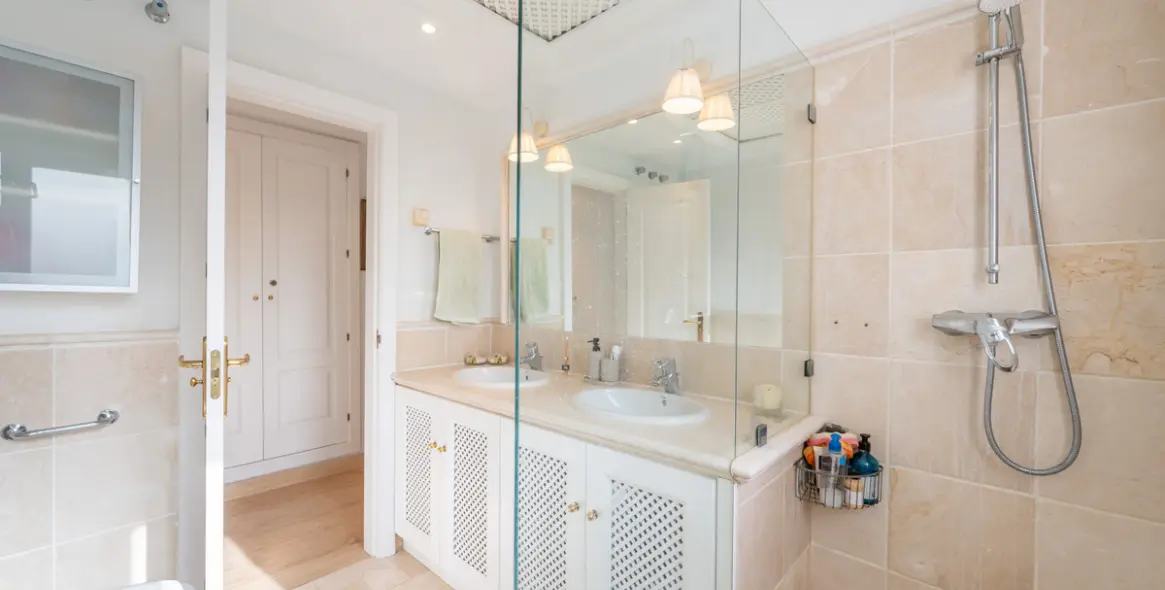 Продажа апартаментов на среднем этаже в Río Real 34