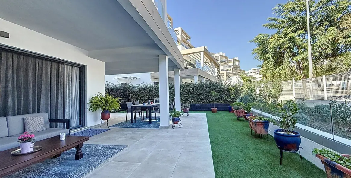 Продажа апартаментов на первом этаже в Estepona 2