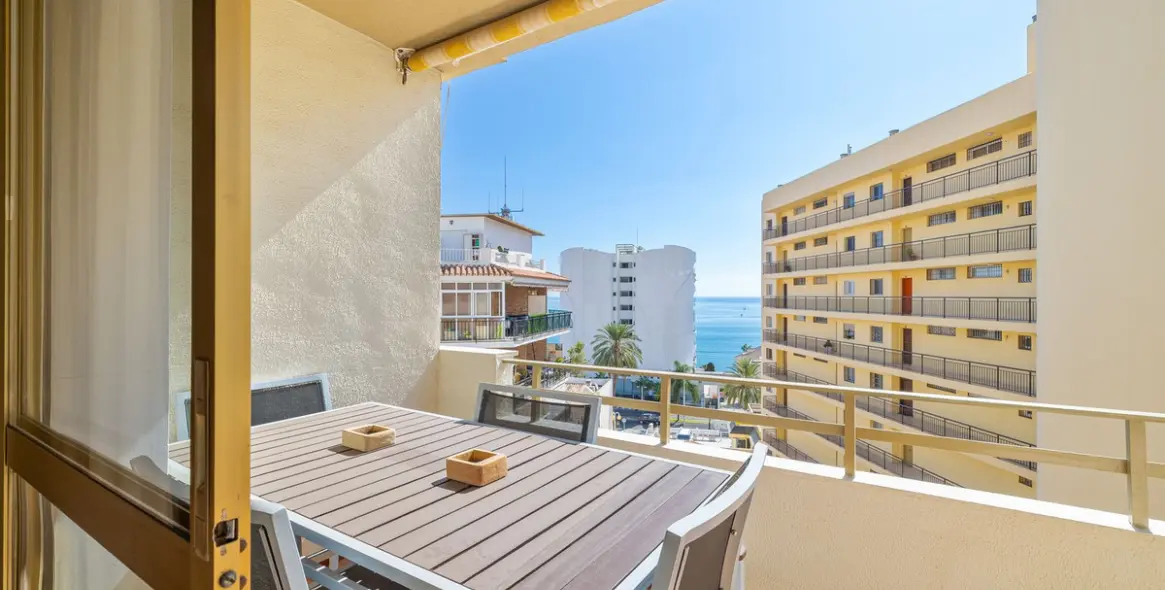 Sale of middle floor apartment in Benalmadena 2