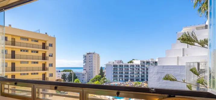Sale of middle floor apartment in Benalmadena 2