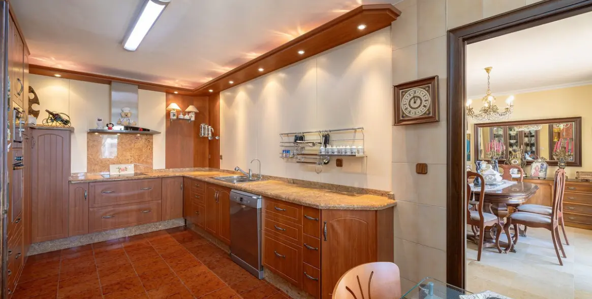 Sale of middle floor apartment in Benalmadena 11