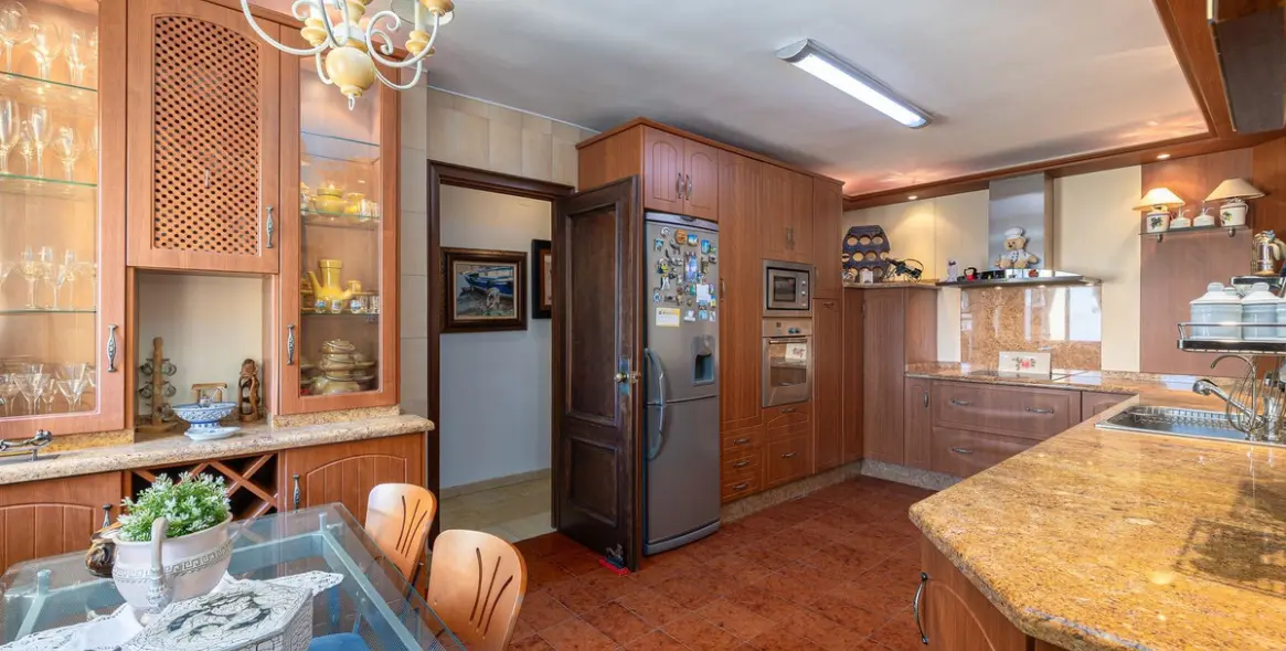 Sale of middle floor apartment in Benalmadena 12