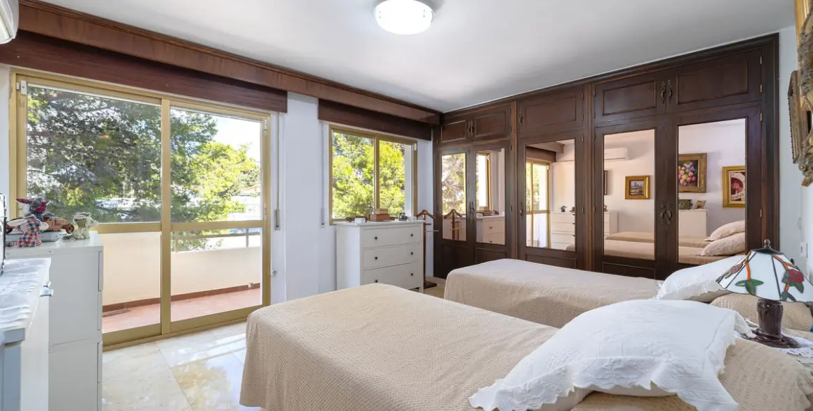 Sale of middle floor apartment in Benalmadena 14