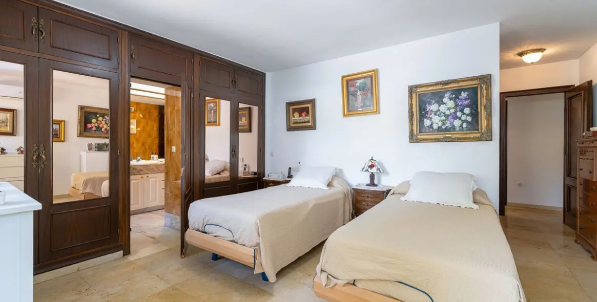 Sale of middle floor apartment in Benalmadena 15