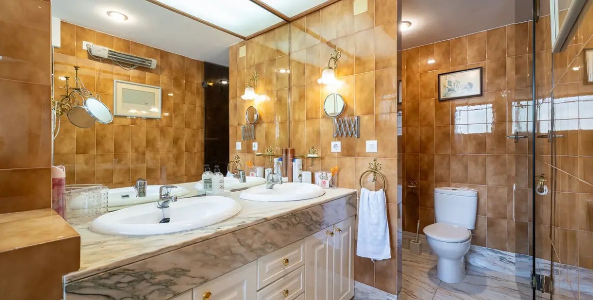 Sale of middle floor apartment in Benalmadena 16