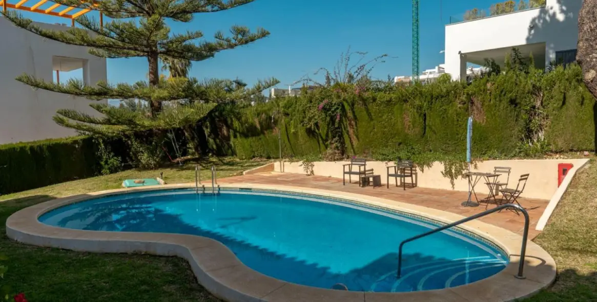 Venta de casa pareada en Artola 3