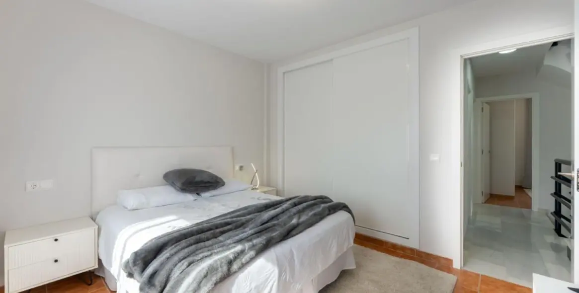 Продажа дома на две семьи в Artola 22