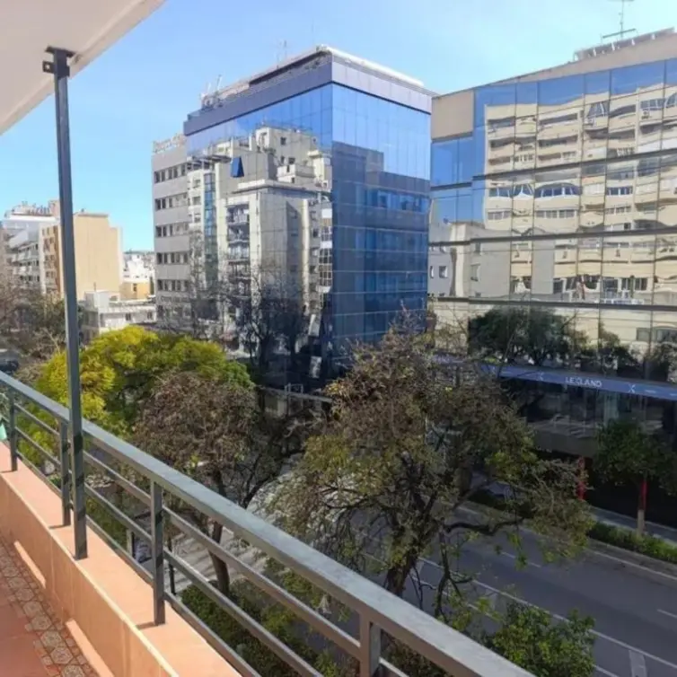 Venta de apartamento en planta media en Marbella