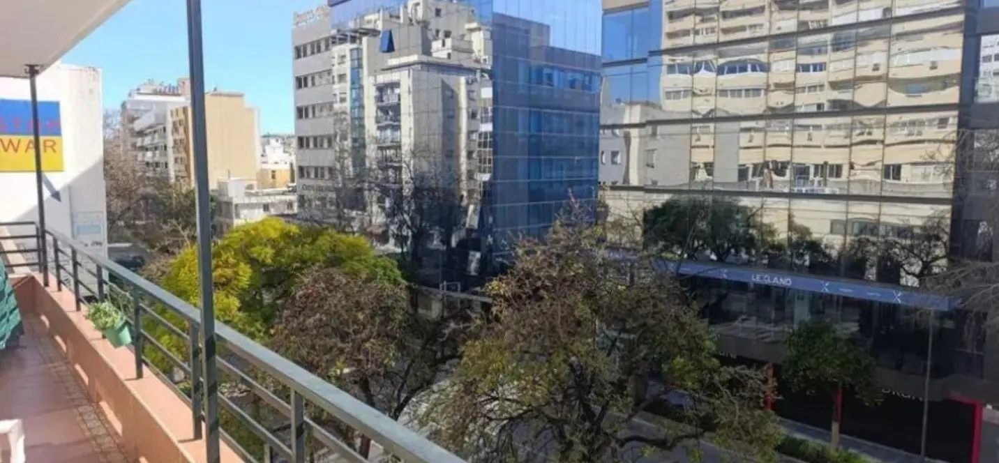 Venta de apartamento en planta media en Marbella 0
