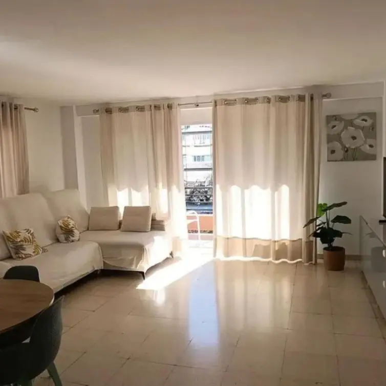 Venta de apartamento en planta media en Marbella