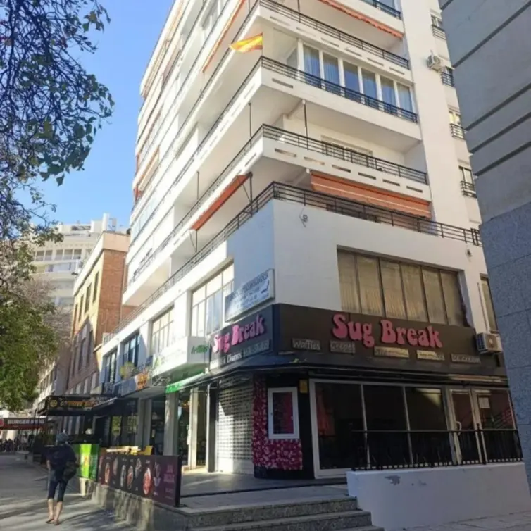 Venta de apartamento en planta media en Marbella