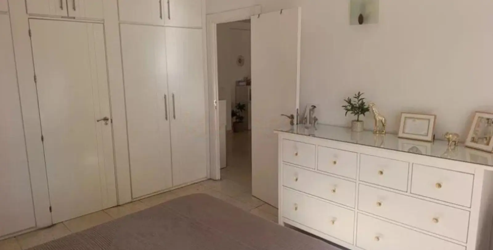 Venta de apartamento en planta media en Marbella 9